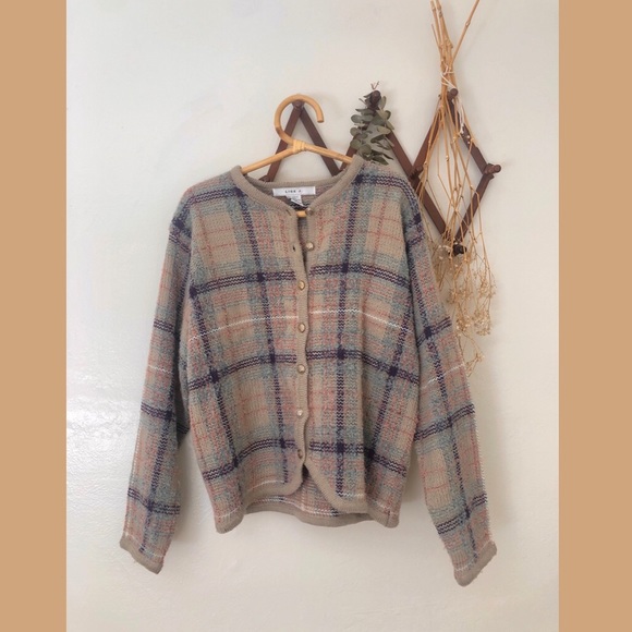 Vintage Sweaters - ❀VTG Beautiful Plaid Cardigan Sweater L